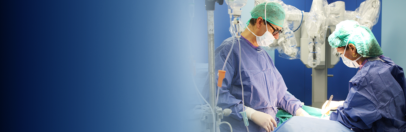 Médicos fazendo cirurgia