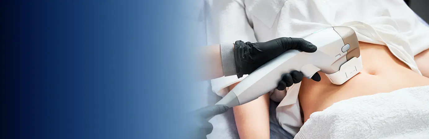 Mulher em atendimento estético