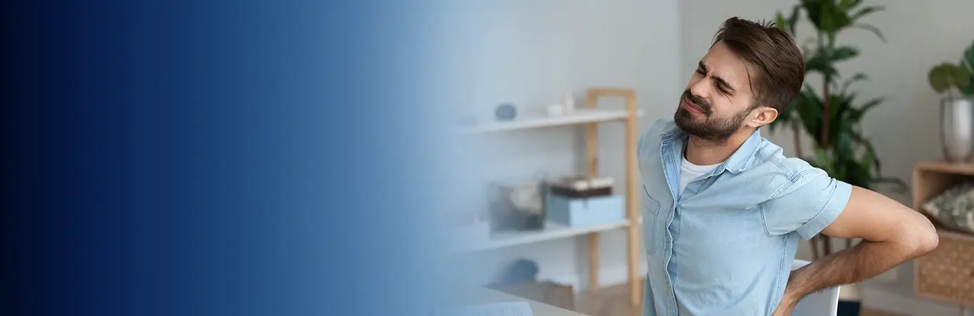Homem com dor nas costas