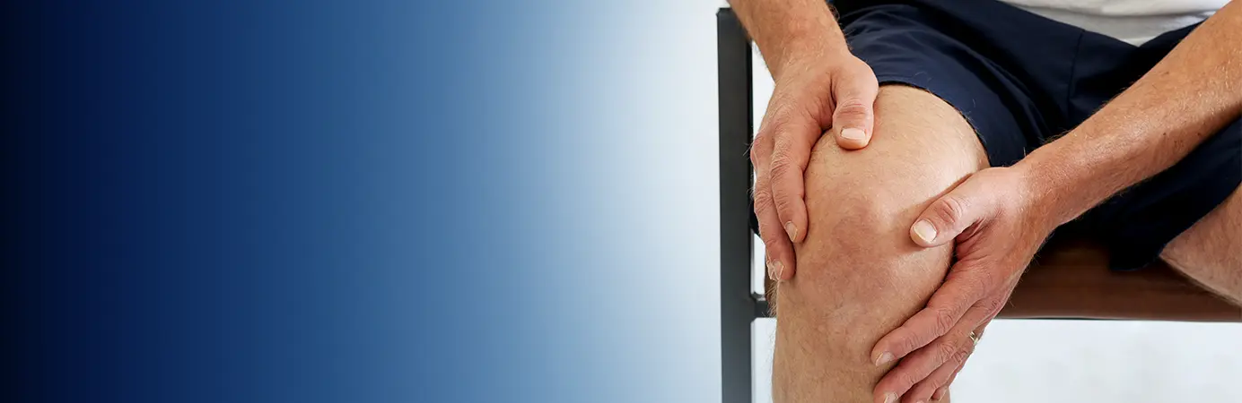 Homem com dor no joelho
