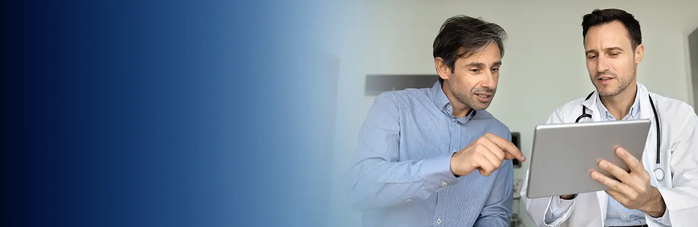 Médico conversando com paciente