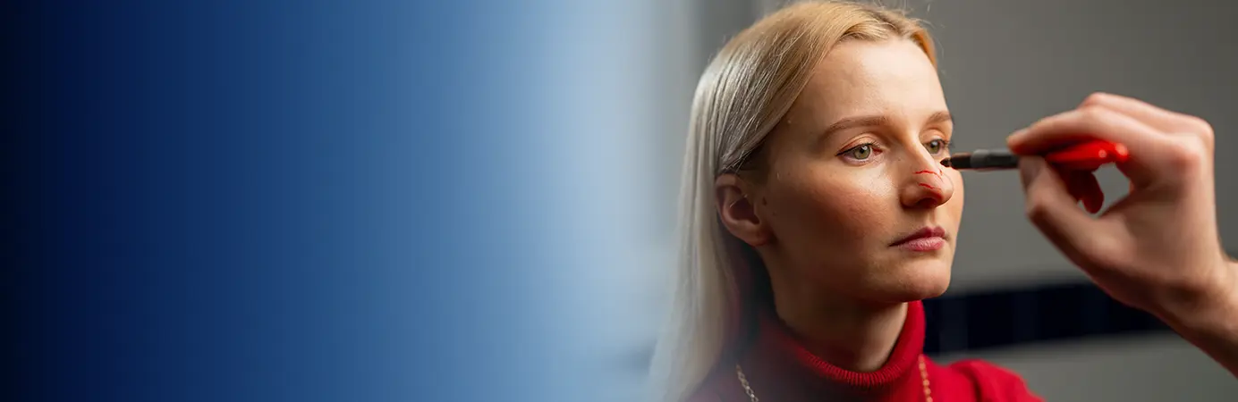 Mulher em atendimento estético