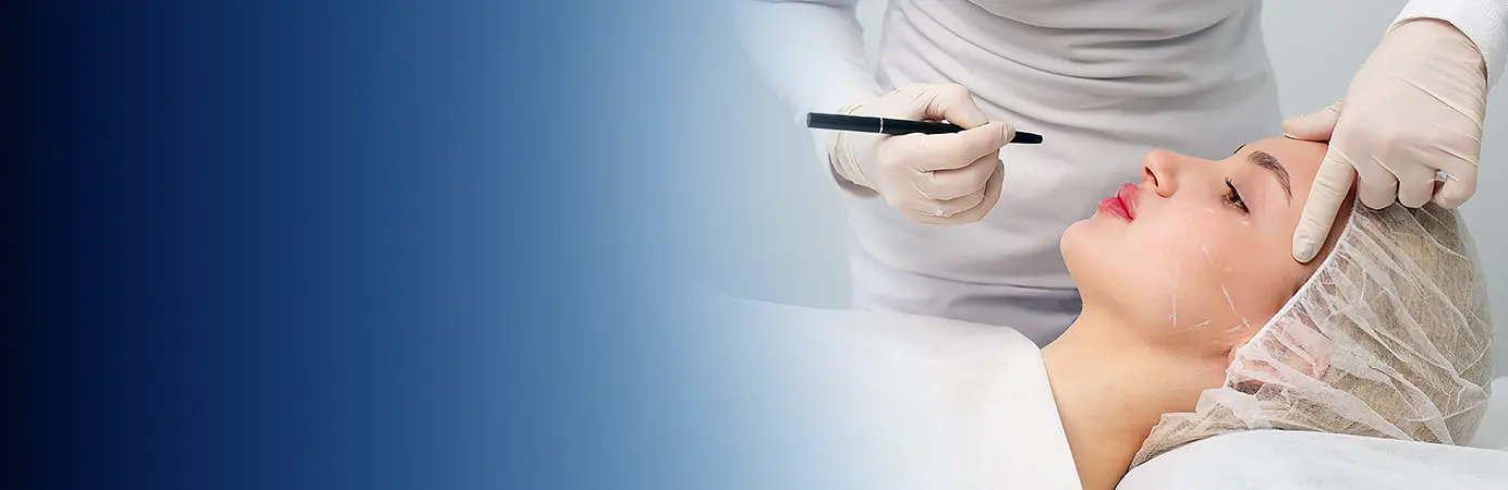 Mulher em atendimento estético