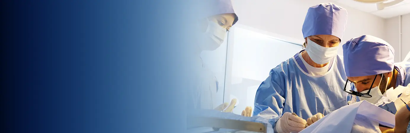 Médicos com o paciente na maca