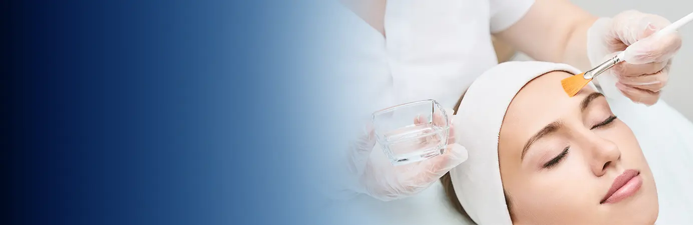 Mulher em atendimento estético