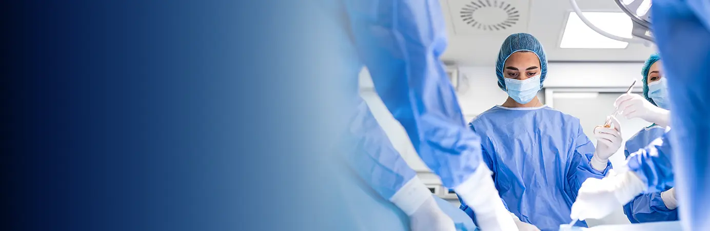 Médico na sala de cirurgia